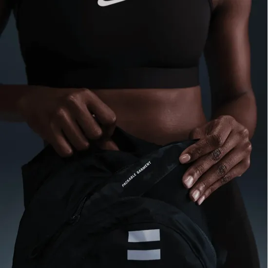Куртка Nike Swift Dri-FIT Packable Running IB5844-010