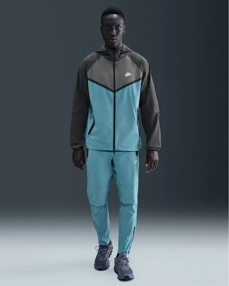 Штани Nike Tech Woven Open-Hem Trousers IB6663-006