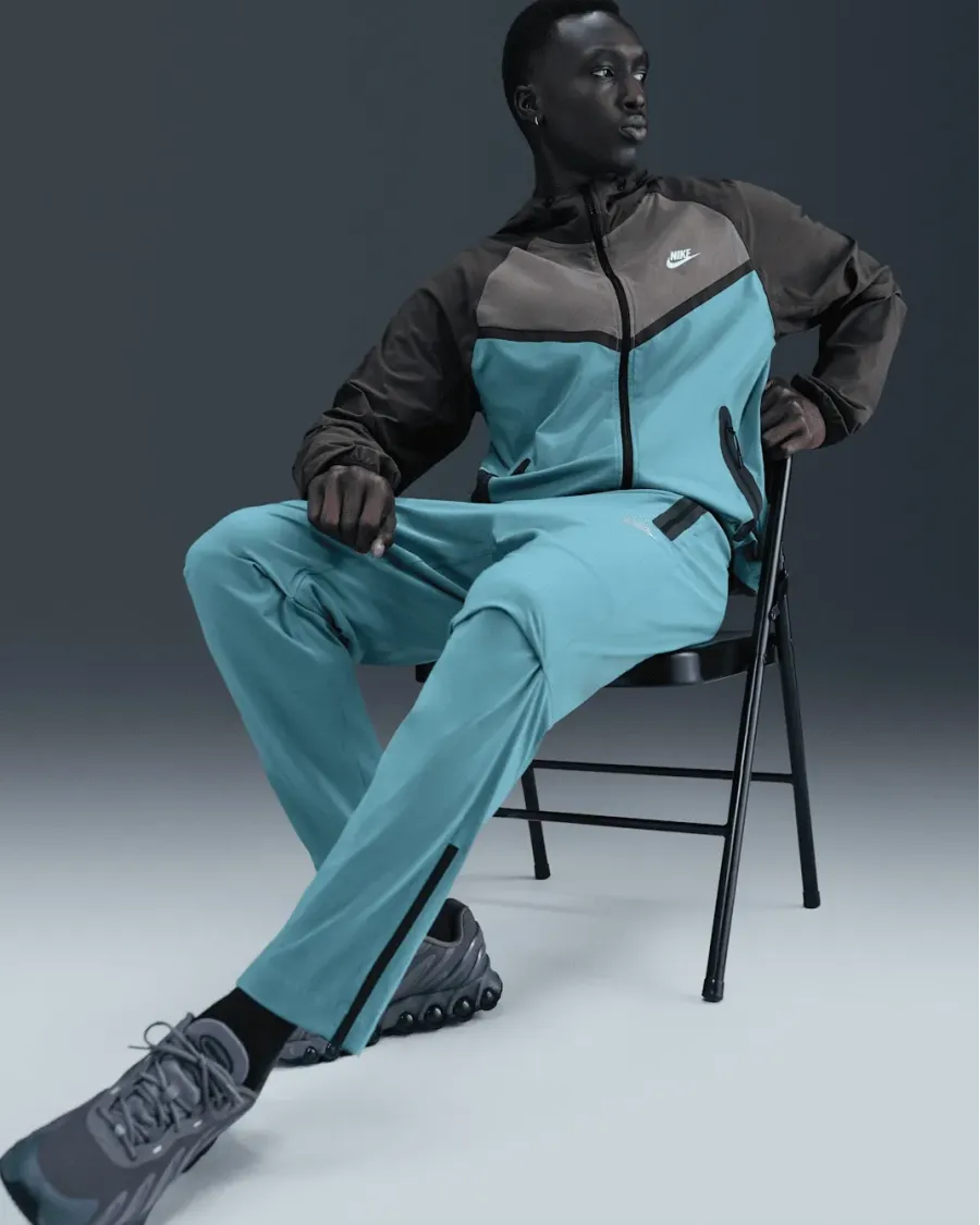 Штани Nike Tech Woven Open-Hem Trousers IB6663-006