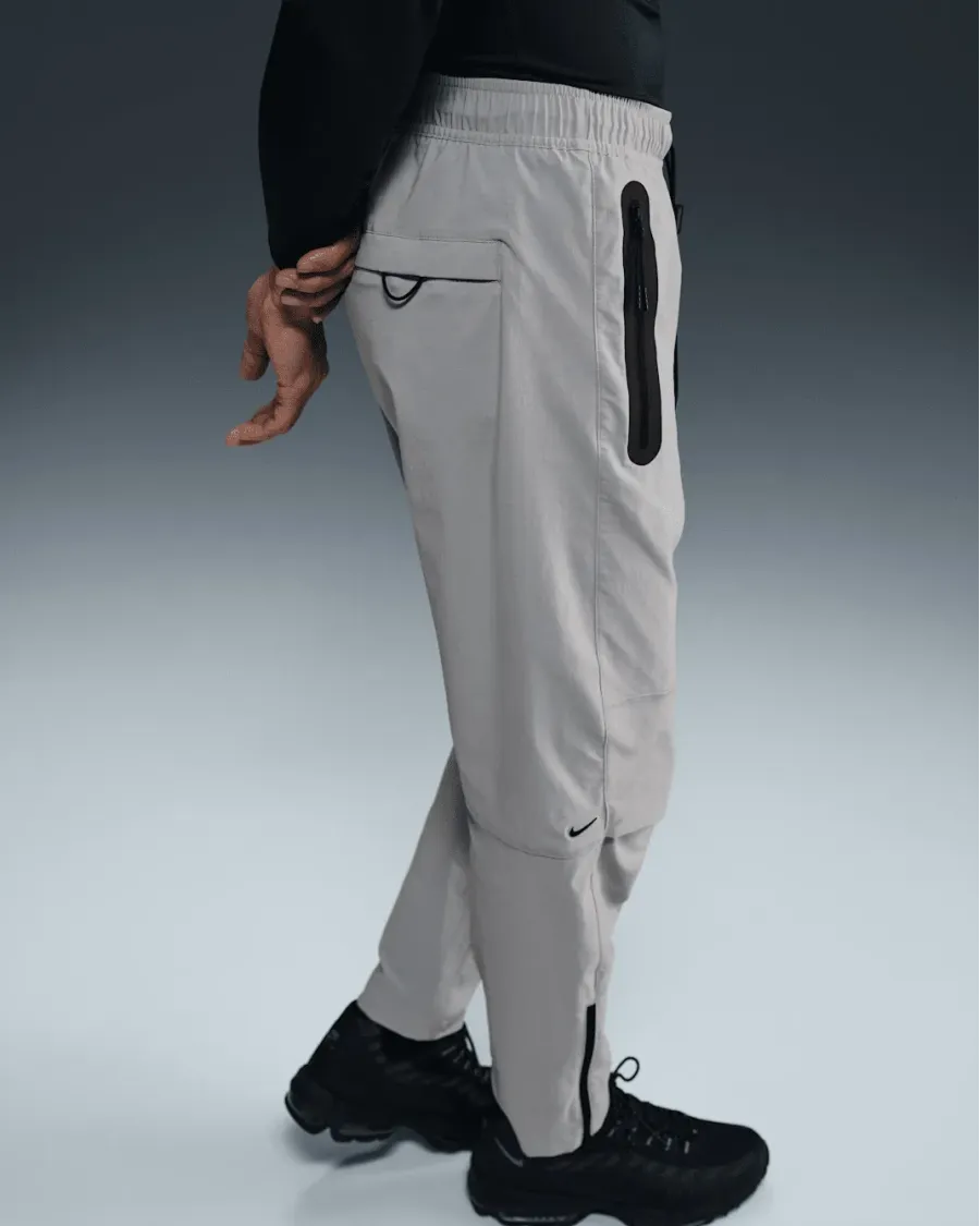 Штани Nike Tech Woven Open-Hem Trousers IB6663-012