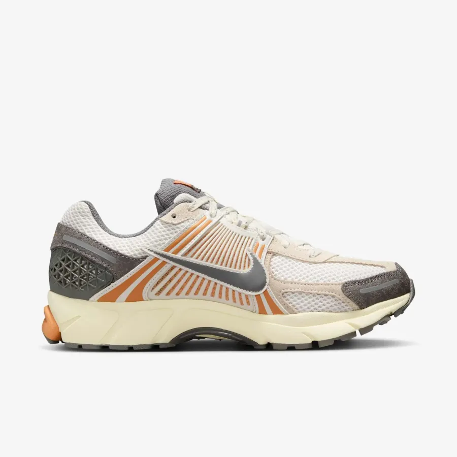 Кросівки Nike Air Zoom Vomero 5 IB7469-030