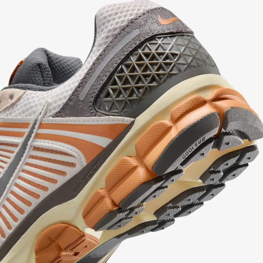 Кросівки Nike Air Zoom Vomero 5 IB7469-030