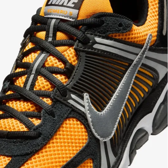 Кросівки Nike Zoom Vomero 5 HV2527-002 IF6211-700