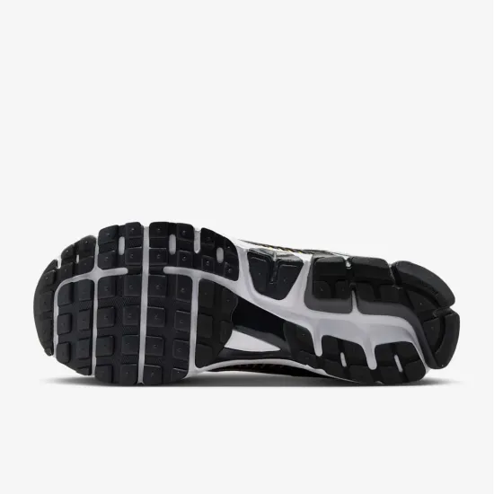 Кросівки Nike Zoom Vomero 5 HV2527-002 IF6211-700