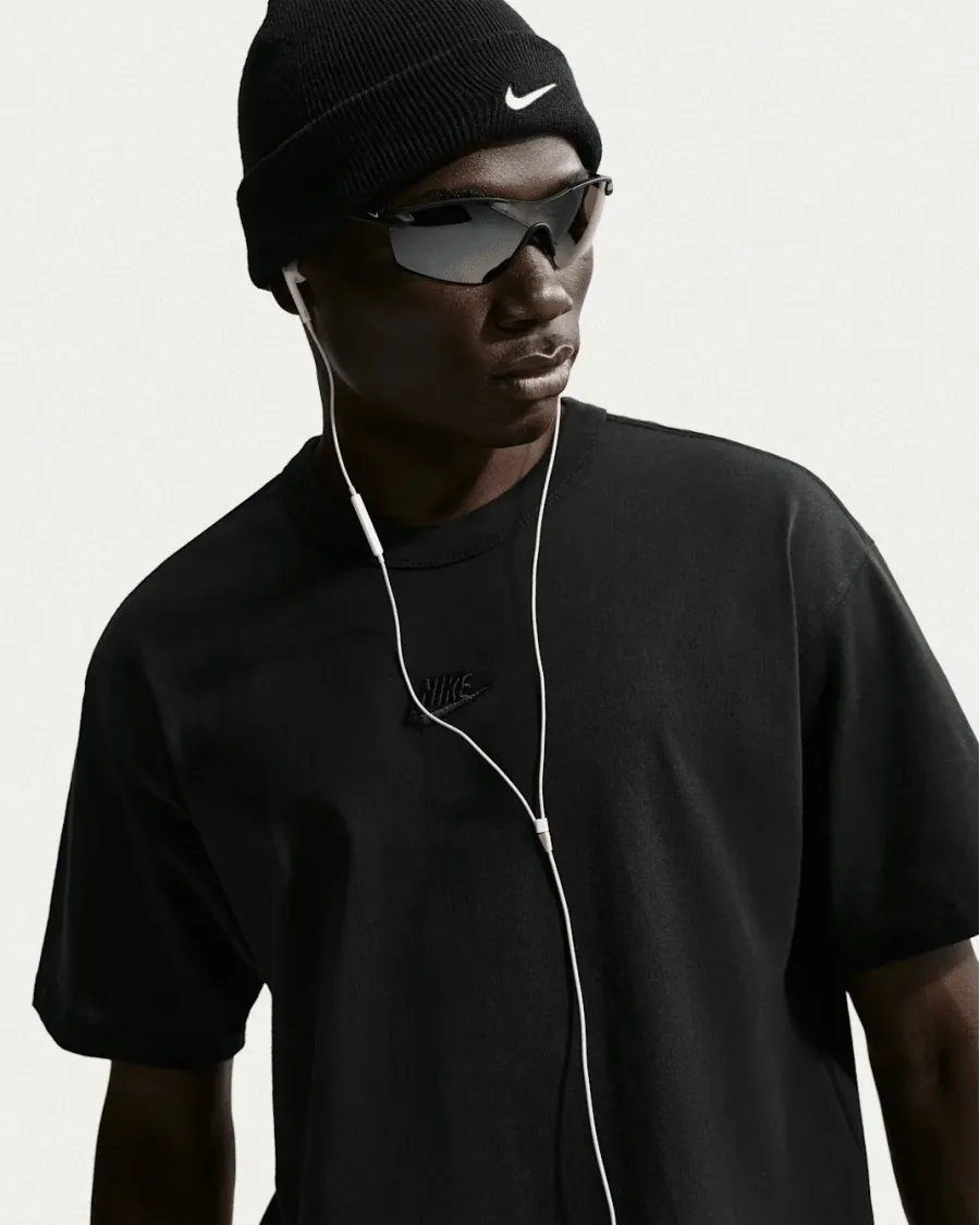 Футболка Nike Sportswear Premium Essentials IH1121-010