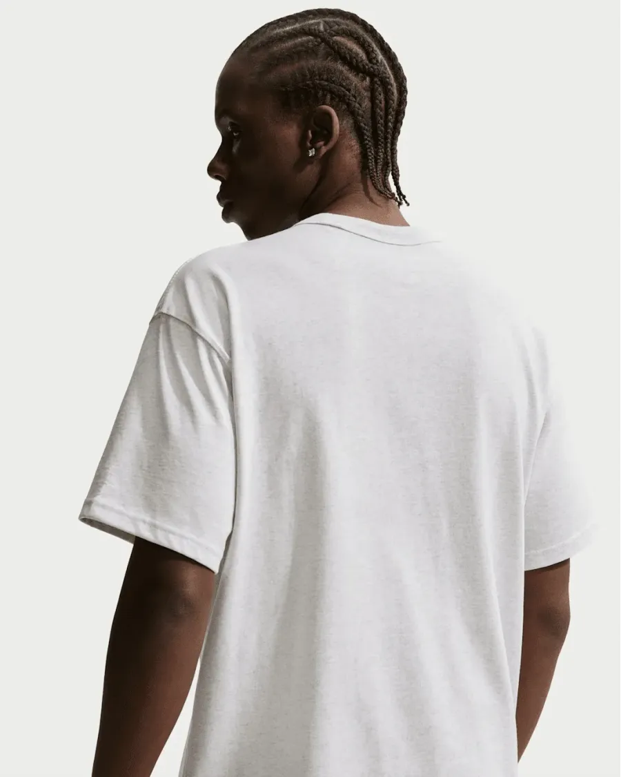 Футболка Nike Sportswear Premium Essentials IH1121-051