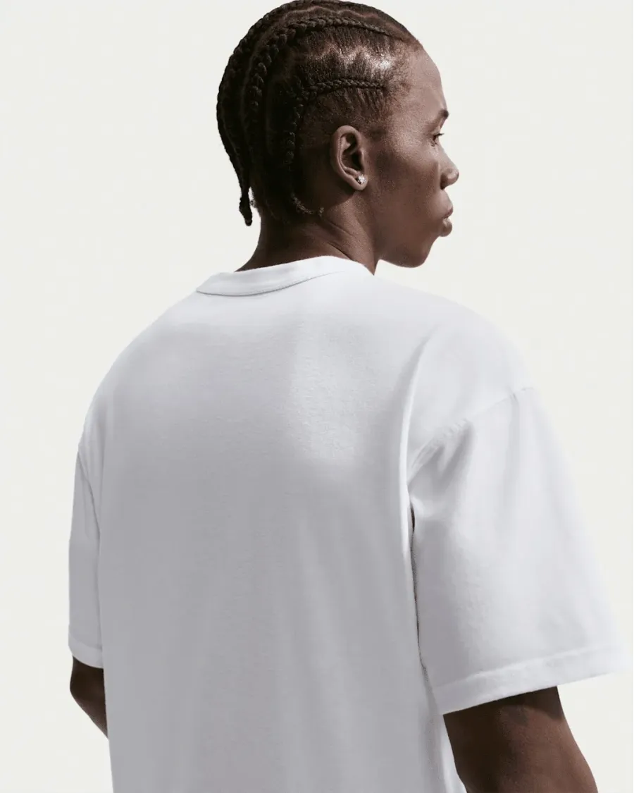 Футболка Nike Sportswear Premium Essentials IH1121-100
