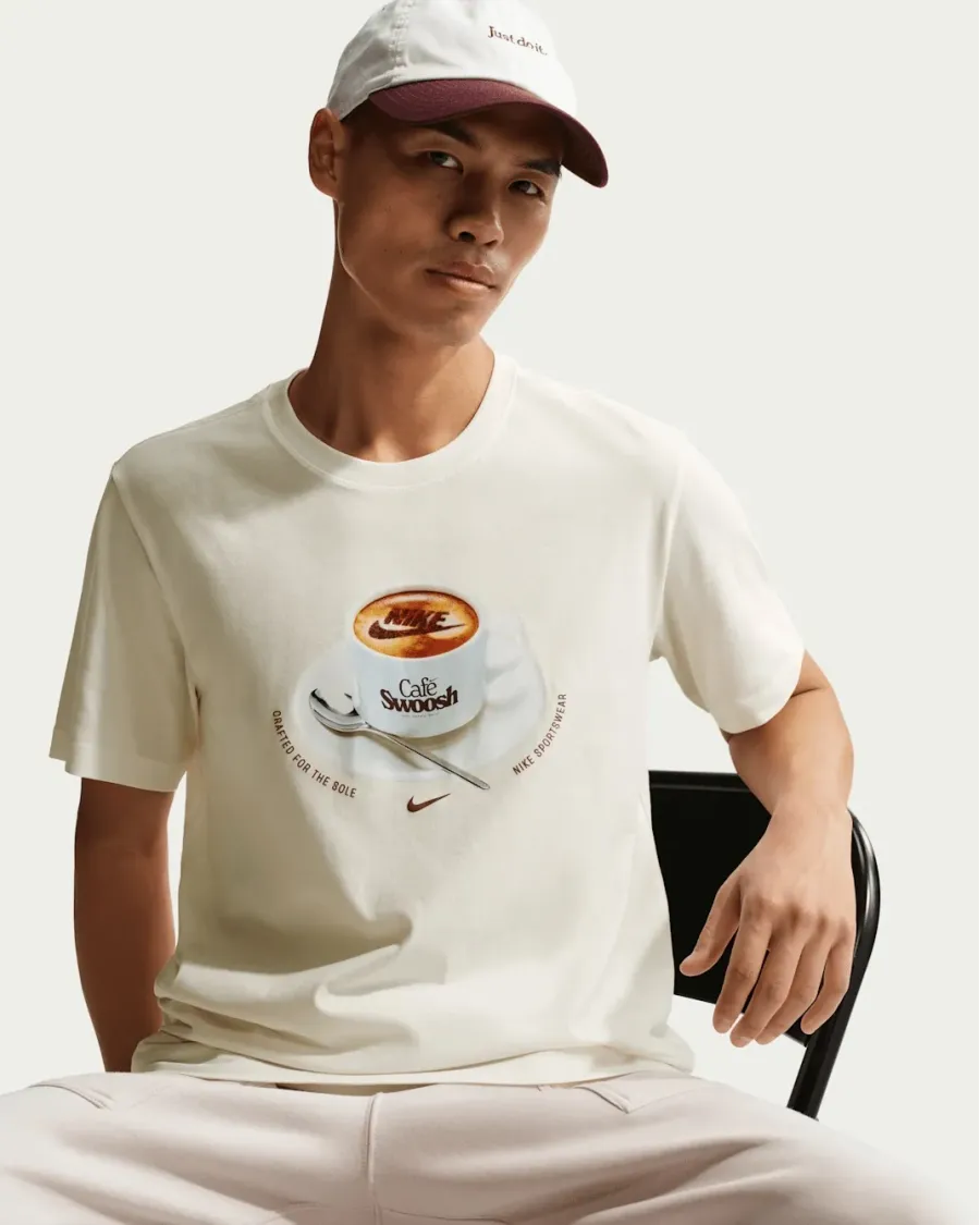 Футболка Nike Cafe Swoosh Mug Tee IH1159-133