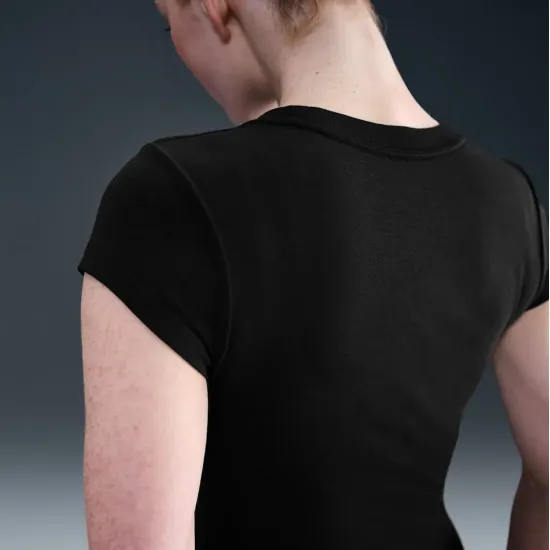 Футболка Nike Sportswear Tight Short-Sleeve Graphic IH8476-010