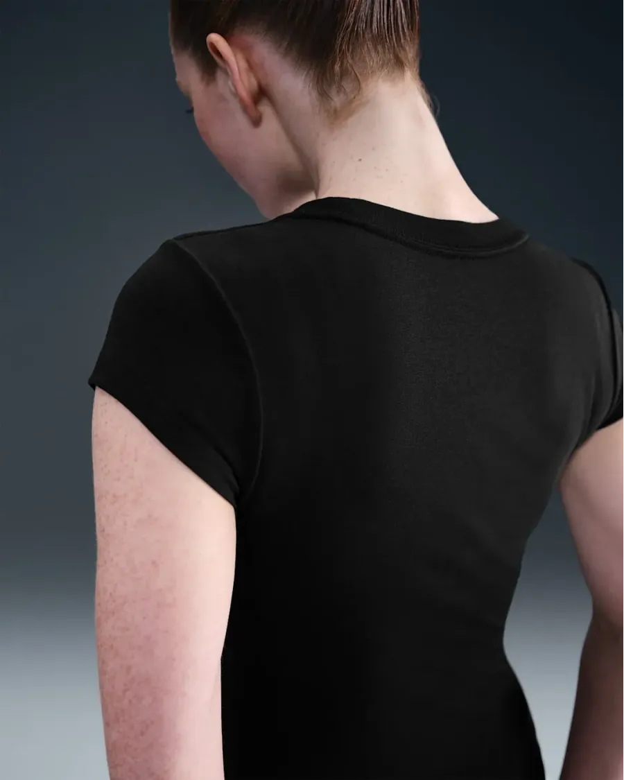 Футболка Nike Sportswear Tight Short-Sleeve Graphic IH8476-010