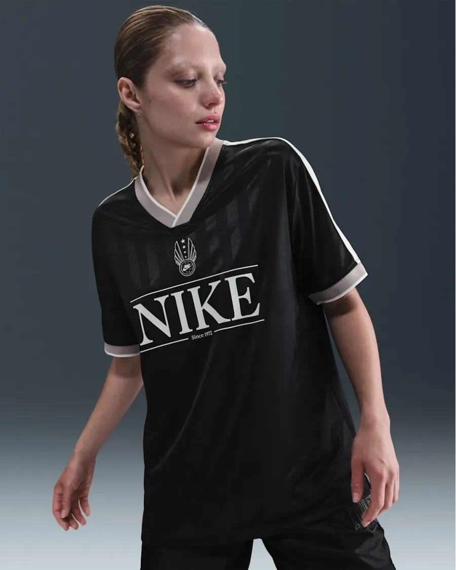 Футболка Nike Sportswear V-Neck Jersey Top IH8504-010