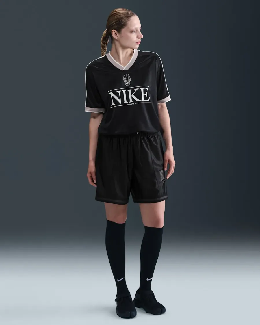 Футболка Nike Sportswear V-Neck Jersey Top IH8504-010