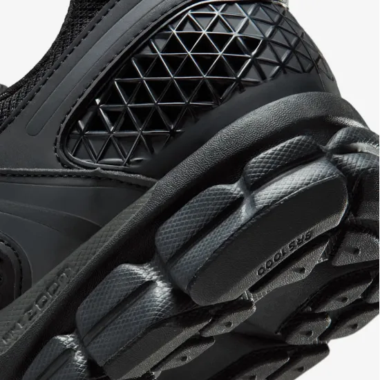 Кросівки Nike Zoom Vomero 5 SE IM6597-001