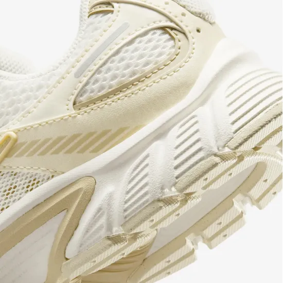 Кросівки Nike V5 RNR SE IO0464-101