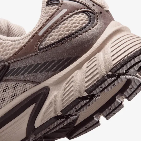 Кросівки Nike V5 RNR SE IO0464-600