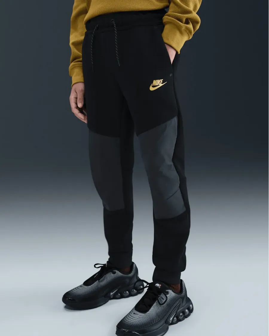Костюм Nike Sportswear Tech Fleece IO1285-010_IO1286-010