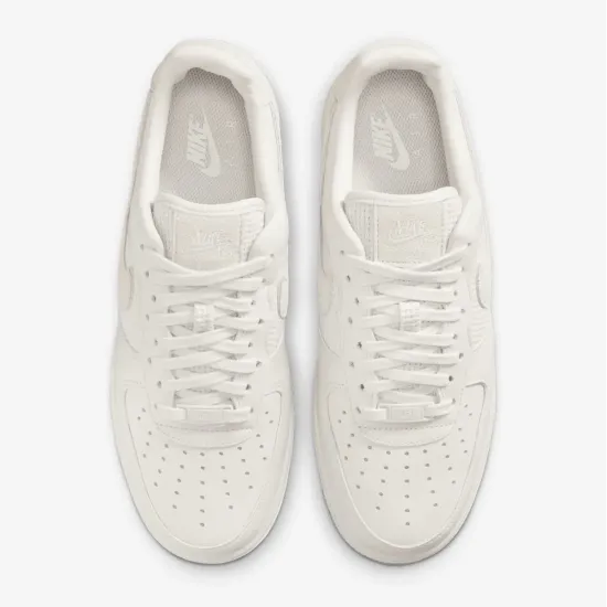 Кросівки Nike Air Force 1 '07 IQ0275-030