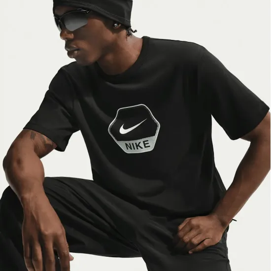 Футболка Nike Sportswear IQ0471-011