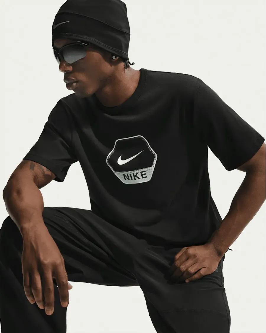 Футболка Nike Sportswear IQ0471-011
