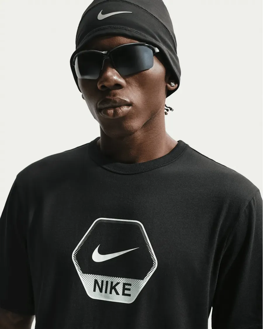 Футболка Nike Sportswear IQ0471-011