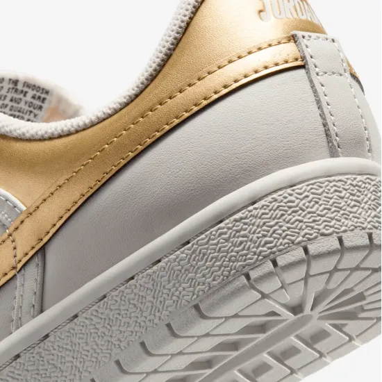 Кросівки Nike Air Jordan Skyline Low IQ6586-100