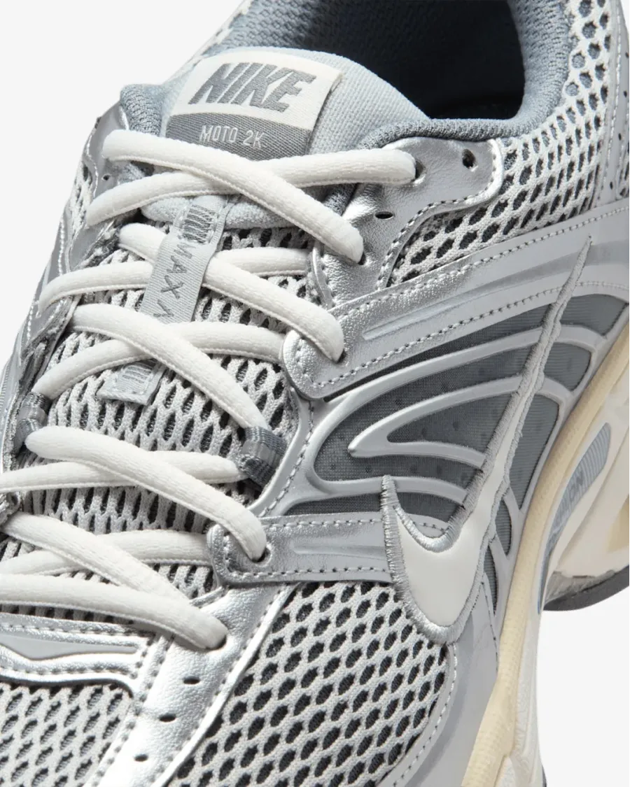 Кросівки Nike Air Max Moto 2K IQ7592-077