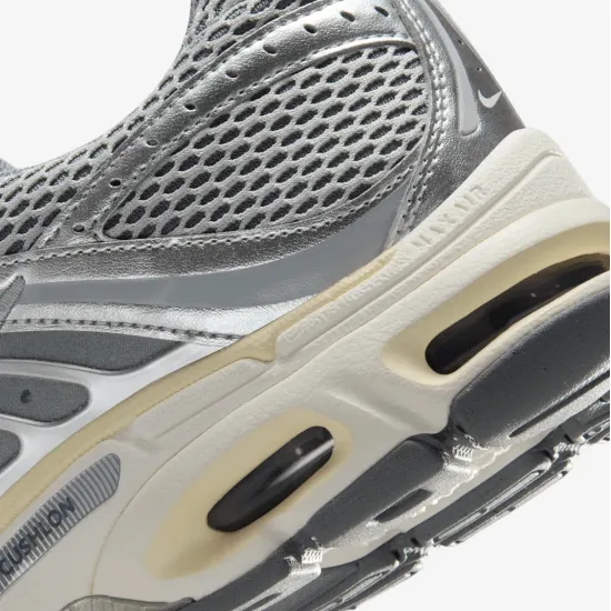 Кросівки Nike Air Max Moto 2K IQ7592-077