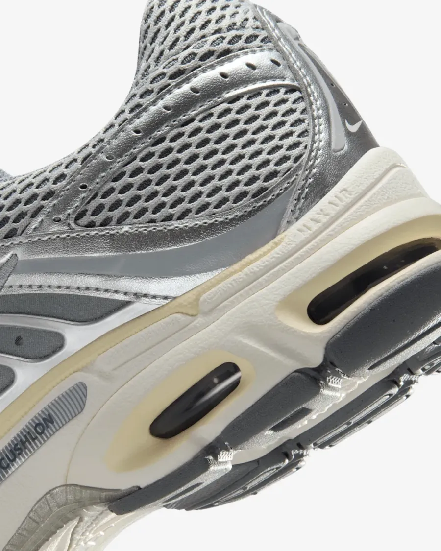 Кросівки Nike Air Max Moto 2K IQ7592-077
