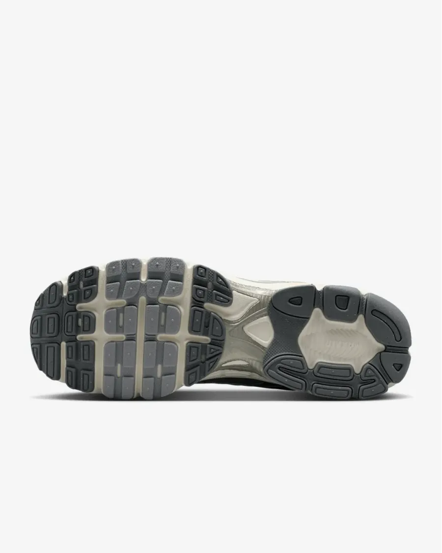 Кросівки Nike Air Max Moto 2K IQ7592-077