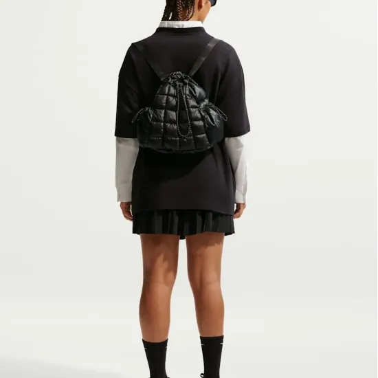Футболка Nike Sportswear Classic Oversized IR7848-010