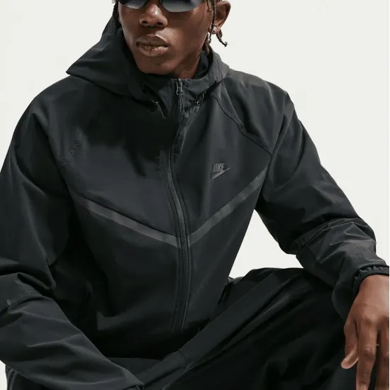 Куртка Nike Tech Dri-FIT Woven Full-Zip Windrunner IU6965-010