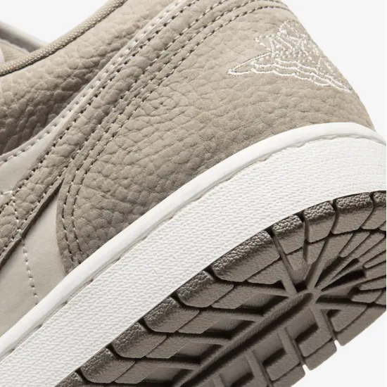 Кросівки Nike Air Jordan 1 Low IU7552-040