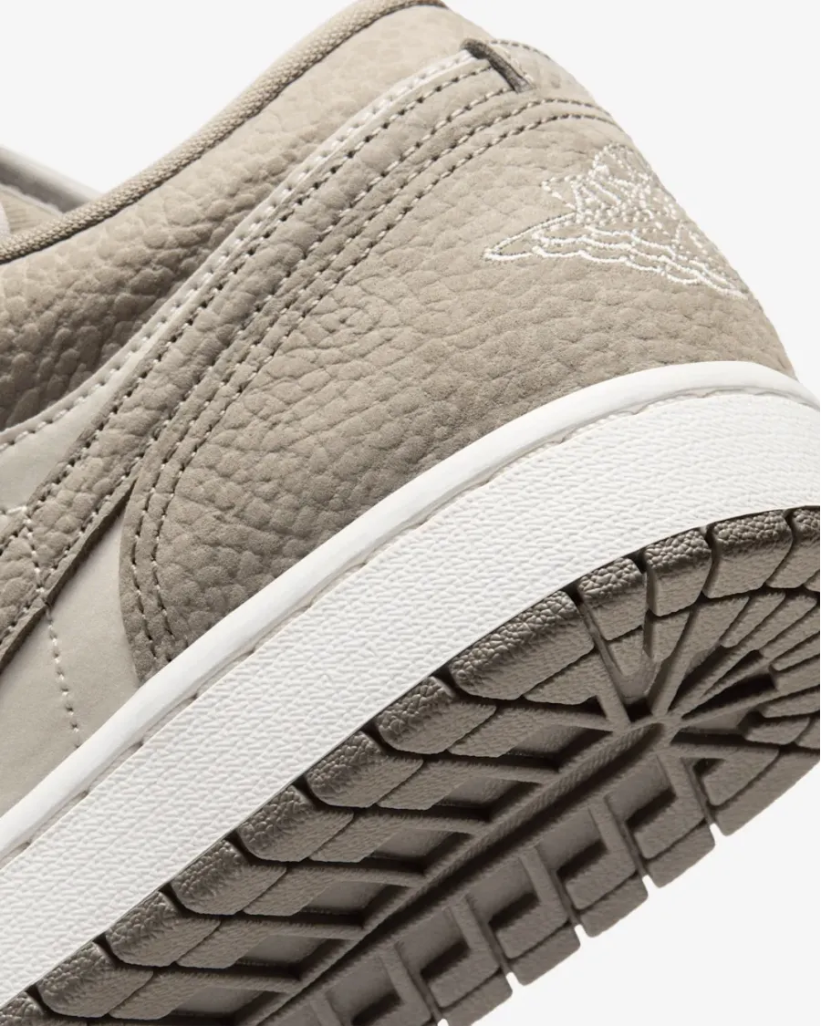 Кросівки Nike Air Jordan 1 Low IU7552-040
