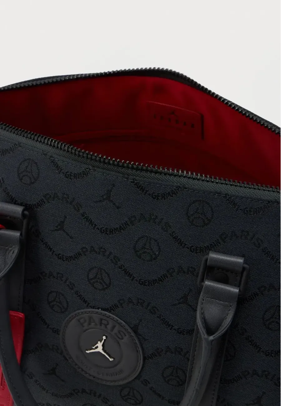 Сумка Nike Air Jordan PSG Monogram Duffle LM9112-693