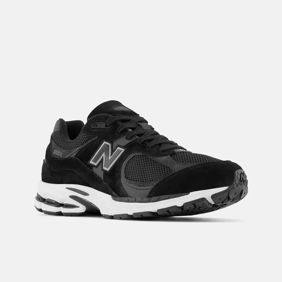 Кросівки New Balance 2002R M2002RBK
