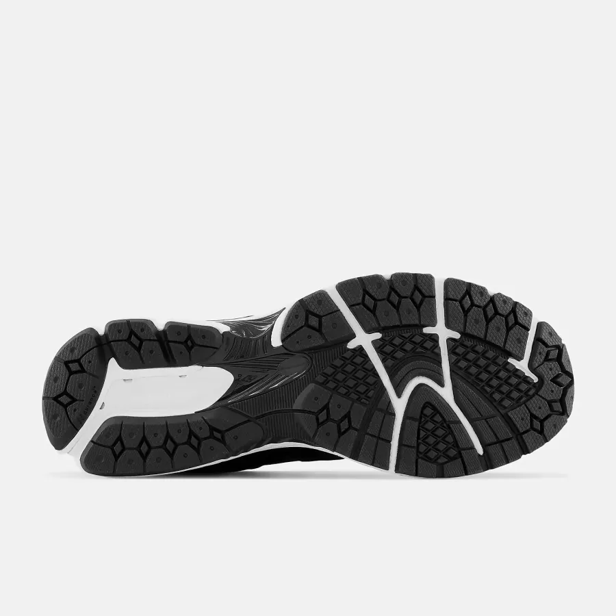 Кросівки New Balance 2002R M2002RBK
