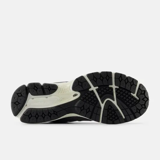 Кросівки New Balance 2002R M2002RFB