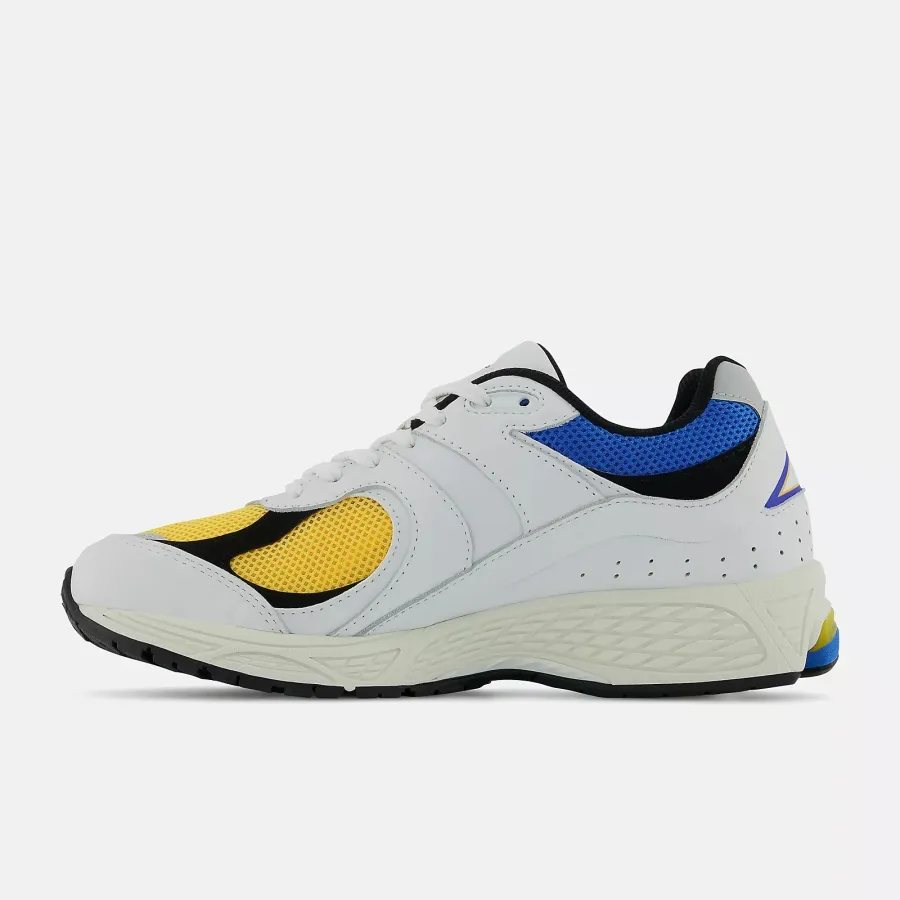 Кросівки New Balance 2002R M2002RGW