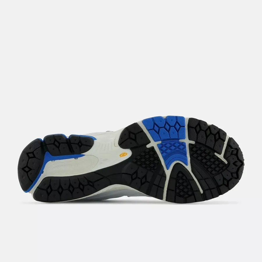 Кросівки New Balance 2002R M2002RGW