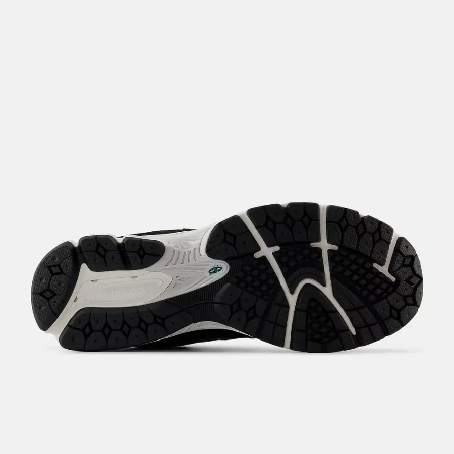 Кросівки New Balance 2002R M2002RRA