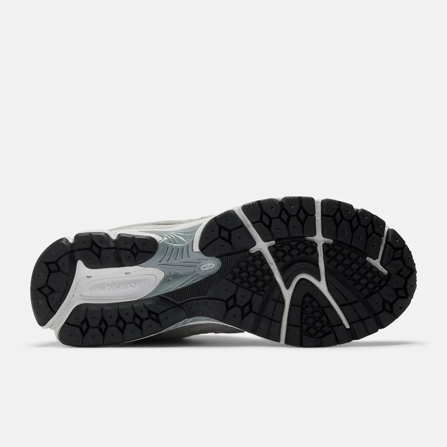 Кросівки New Balance 2002R M2002RST