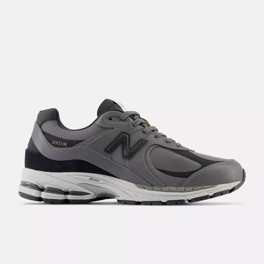 Кросівки New Balance 2002R M2002RVG