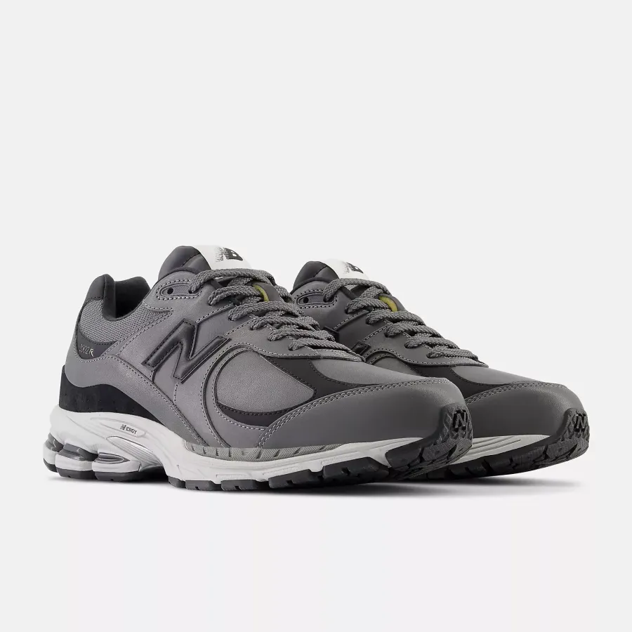Кросівки New Balance 2002R M2002RVG