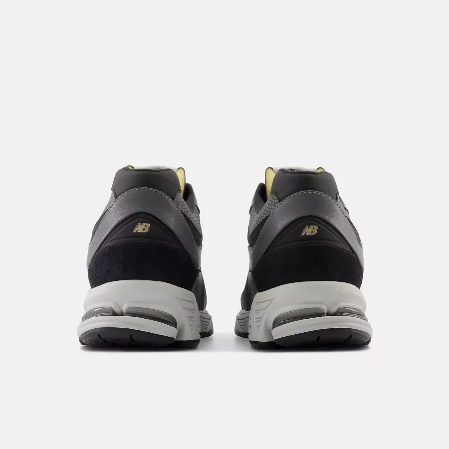 Кросівки New Balance 2002R M2002RVG