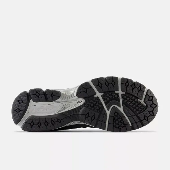 Кросівки New Balance 2002R M2002RVG