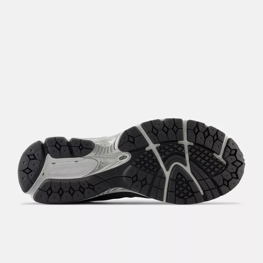 Кросівки New Balance 2002R M2002RVG