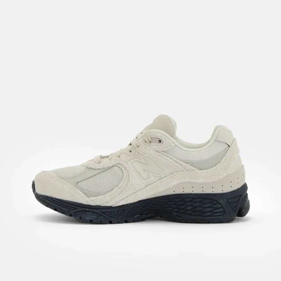 Кросівки New Balance 2002R M2002RZL