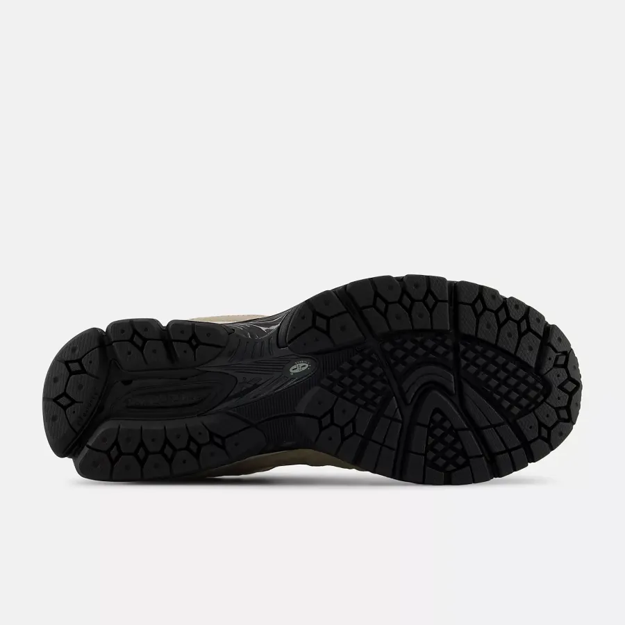 Кросівки New Balance 2002R M2002RZR