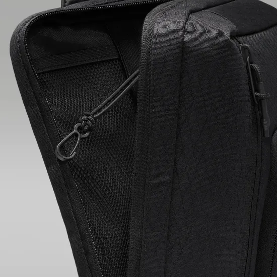 Сумка через плече Nike Air Jordan Collectors Crossbody MA0957-023