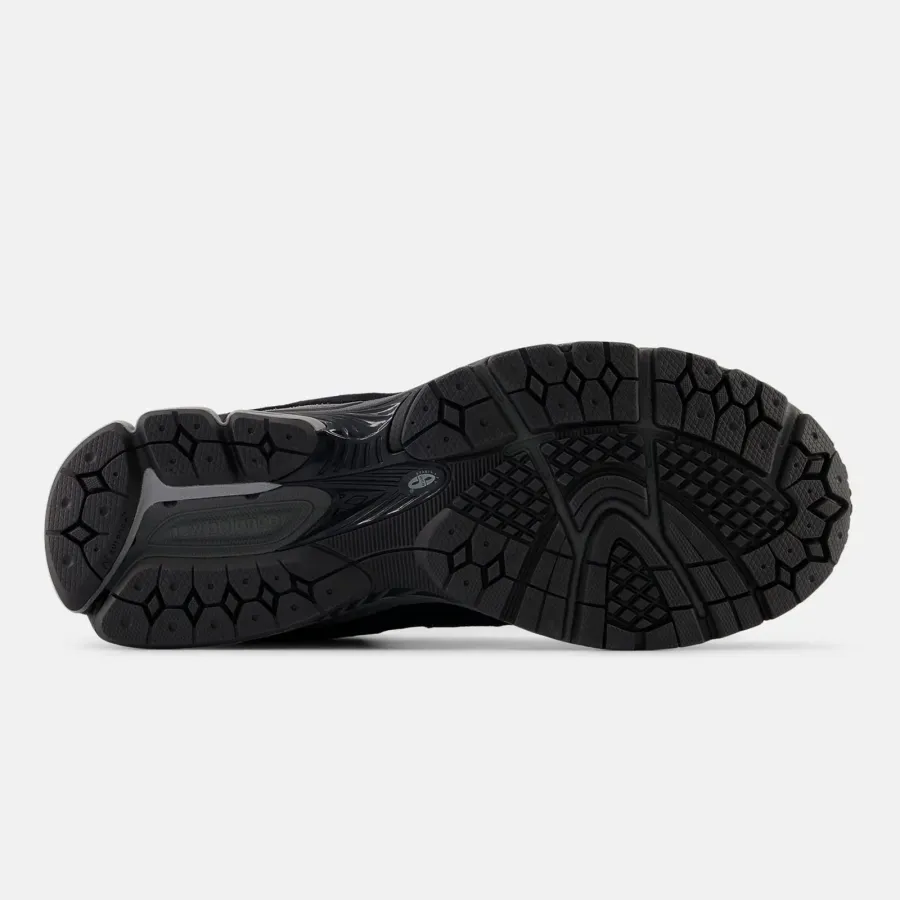 Кросівки New Balance 2002R U2002RTG